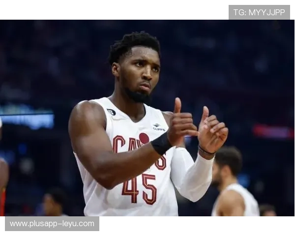 米切尔无球跑动占比提升，拉开骑士外线空间效率