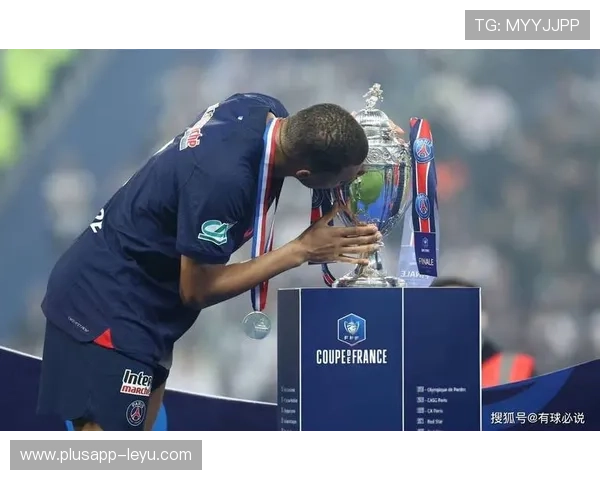 姆巴佩矛盾与新帅博弈，巴黎圣日耳曼的豪门危机更胜一筹