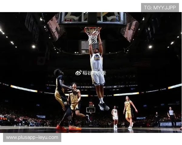 戴维斯低位单打回暖 对比上季内线效率明显提升